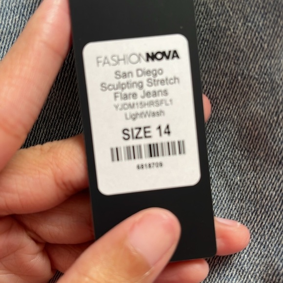 Fashion Nova Flare Jeans - Picture 7 of 7